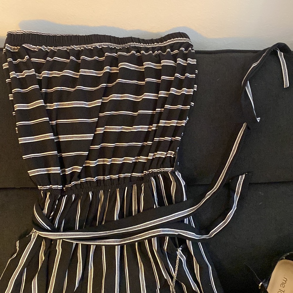 🖤 Gorgeous Black And White Striped Romper With Pockets 🤍 - Picture 4 of 5